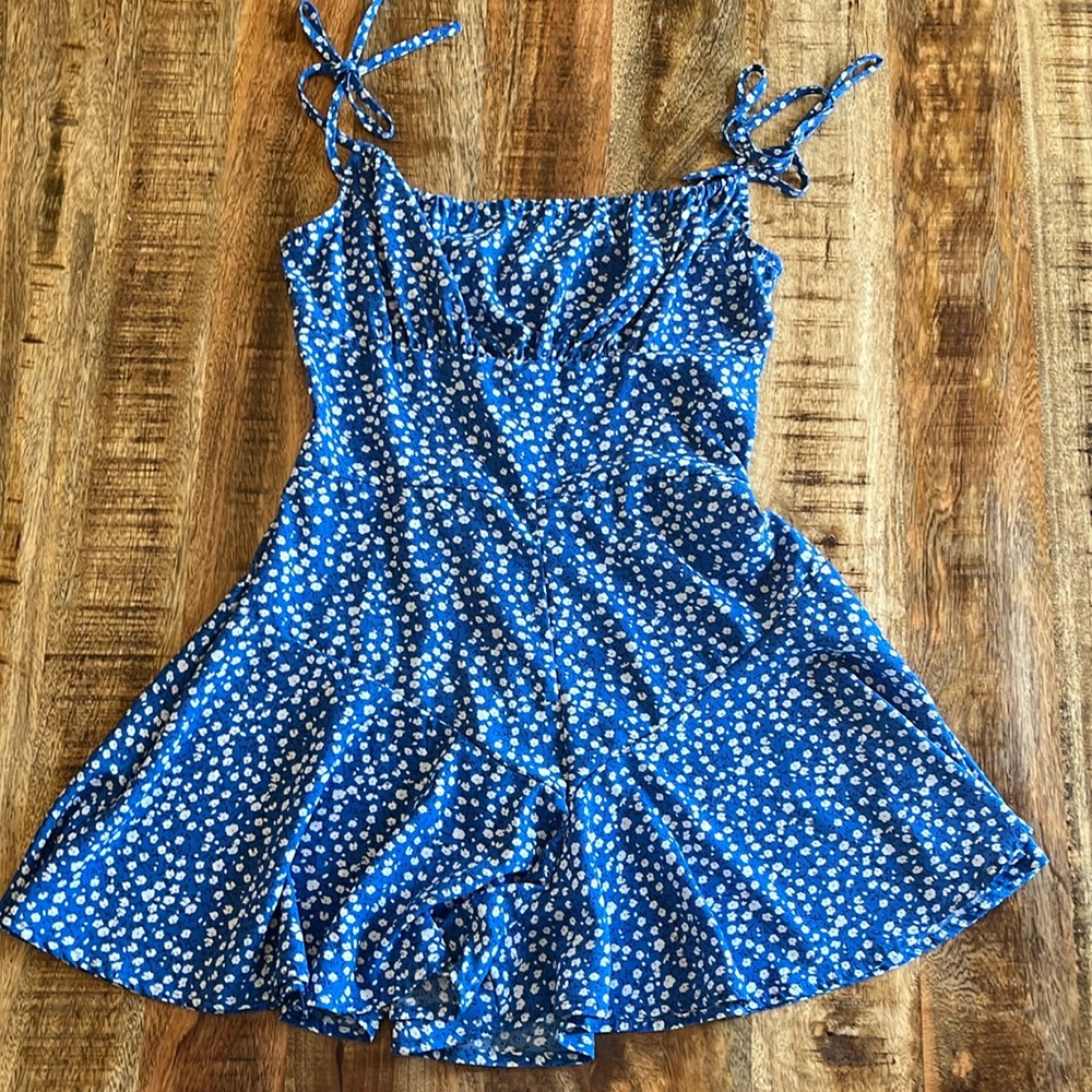 Floral Tie Strap Romper Size Small - Picture 3 of 4